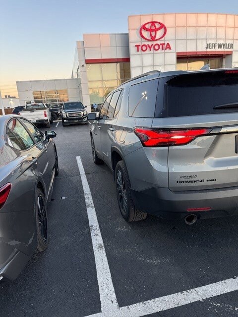 2023 Chevrolet Traverse RS photo 2