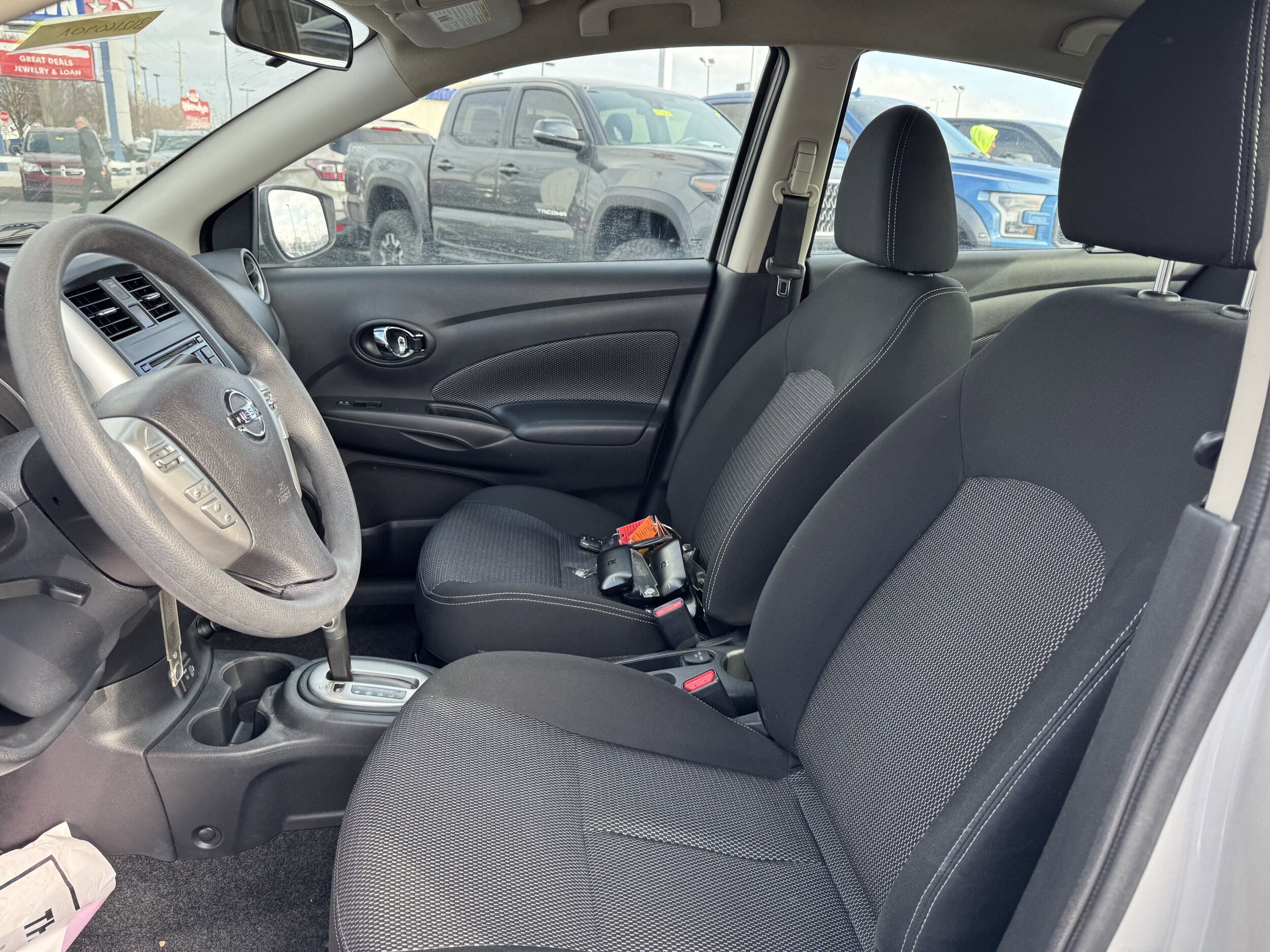 2018 Nissan Versa 1.6 SV Sedan photo 4