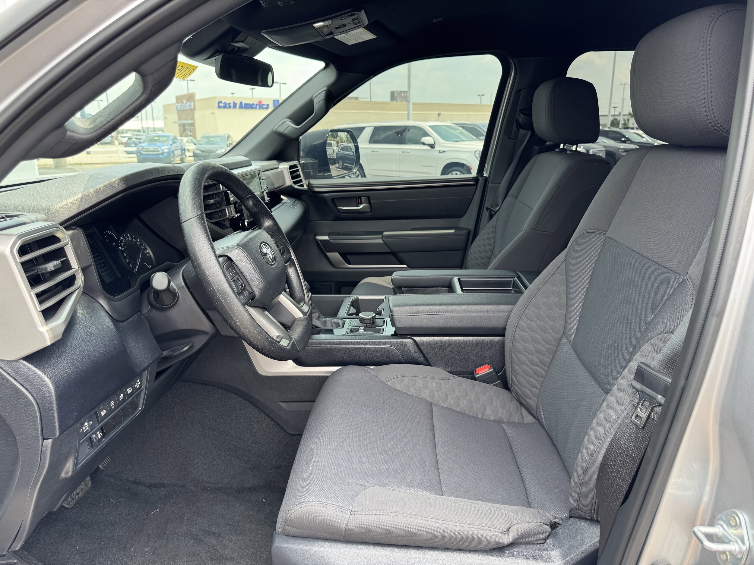 2025 Toyota Tundra SR5 CrewMax photo 4