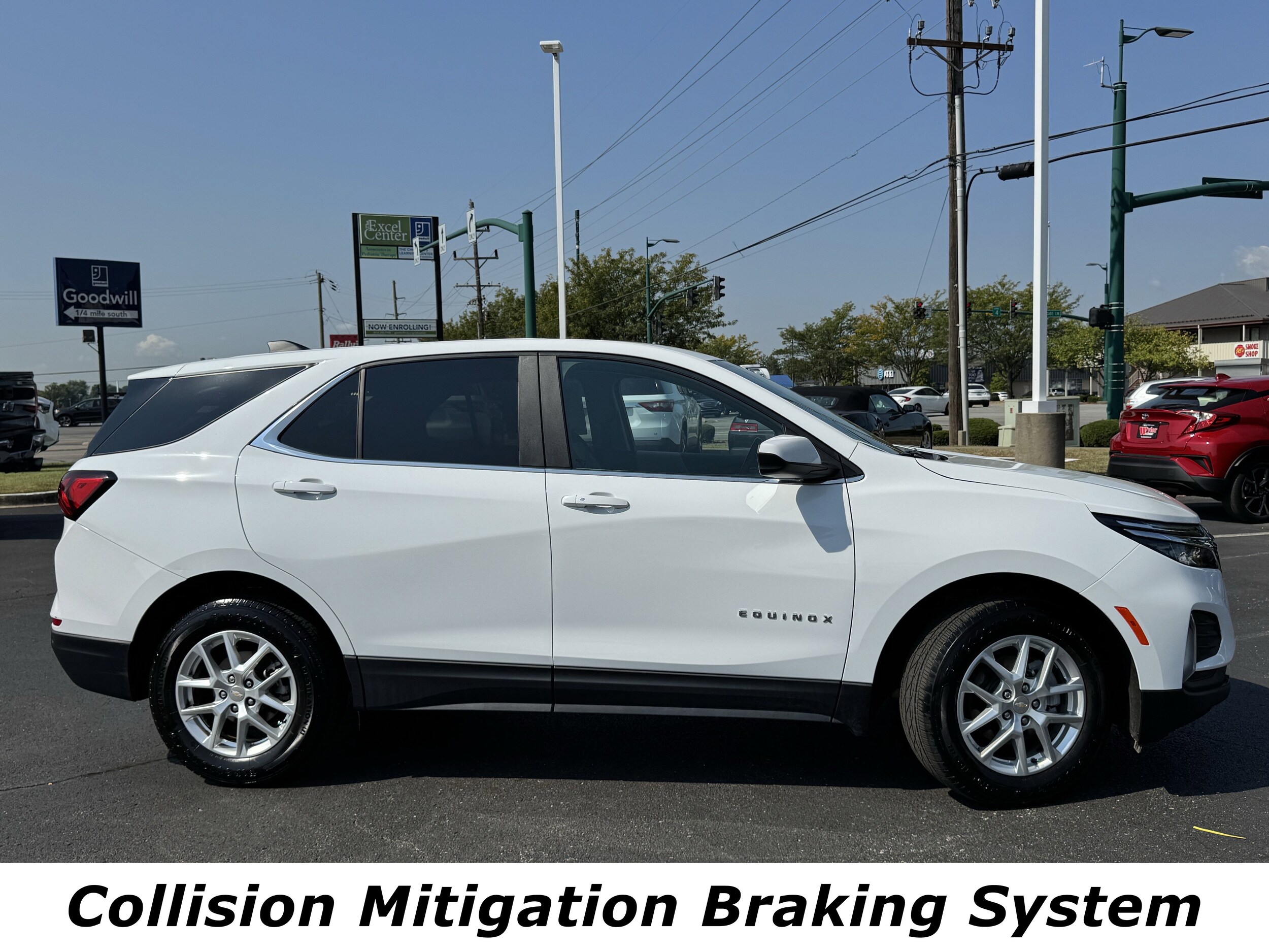 2023 Chevrolet Equinox LT photo 2