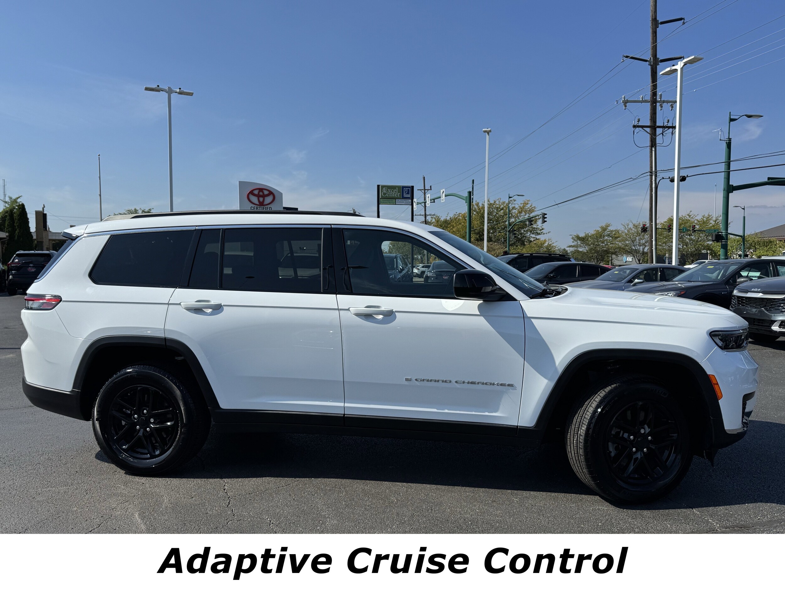2024 Jeep Grand Cherokee Laredo X photo 2