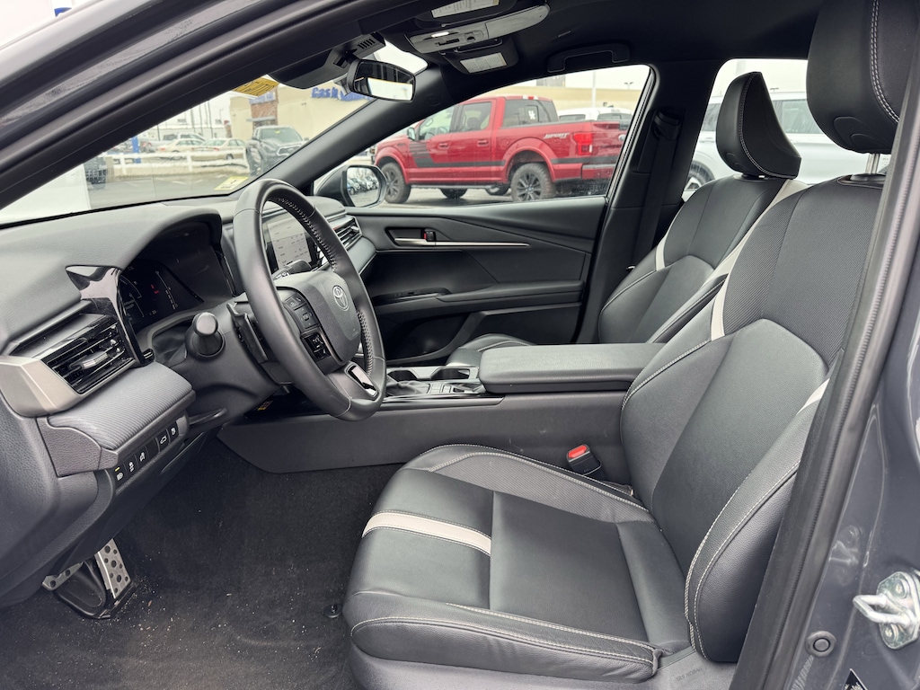 Used 2025 Toyota Camry SE Sedan