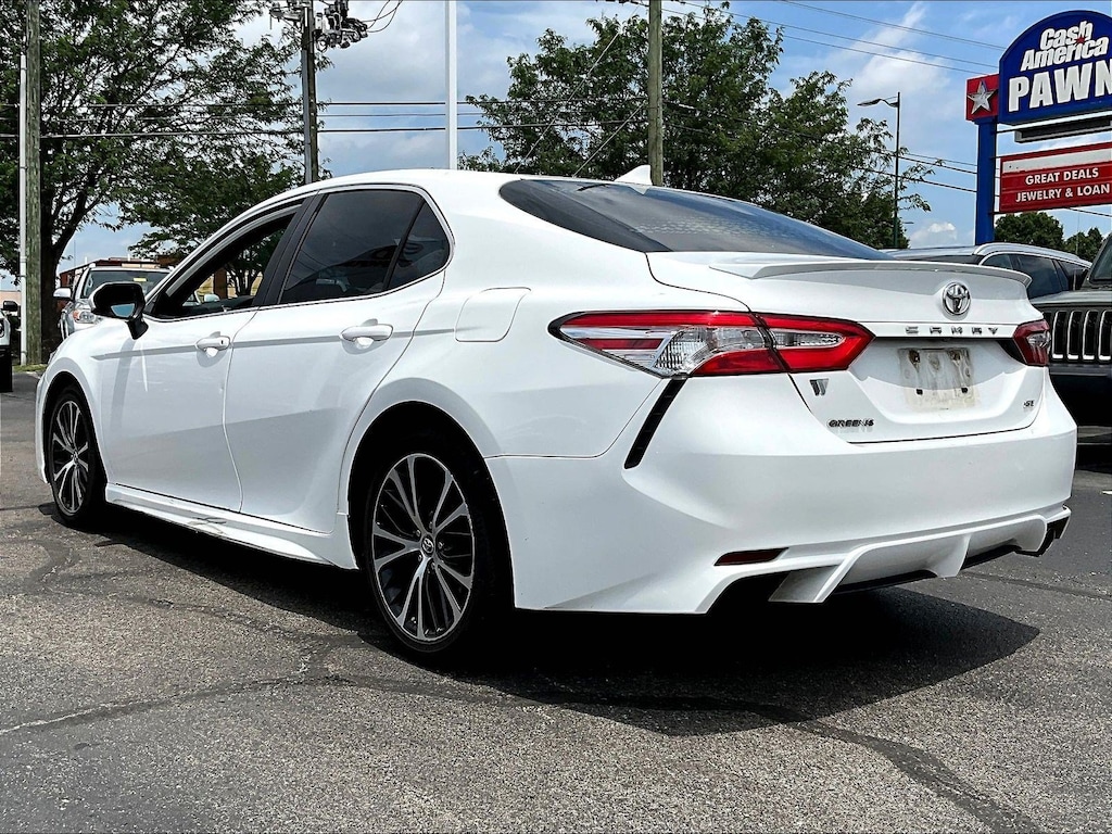 Used 2020 Toyota Camry SE Sedan