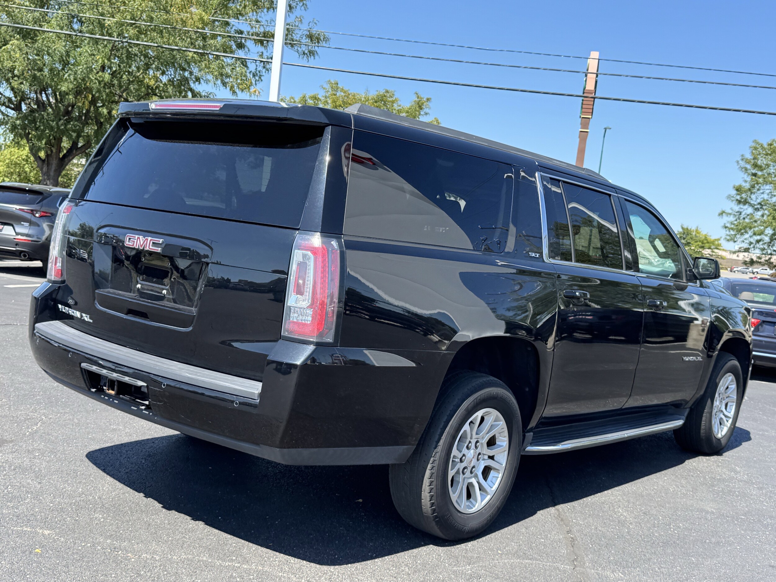 2019 Gmc Yukon XL SLT photo 3