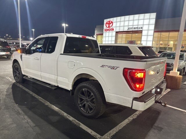 2021 Ford F-150 XLT photo 2