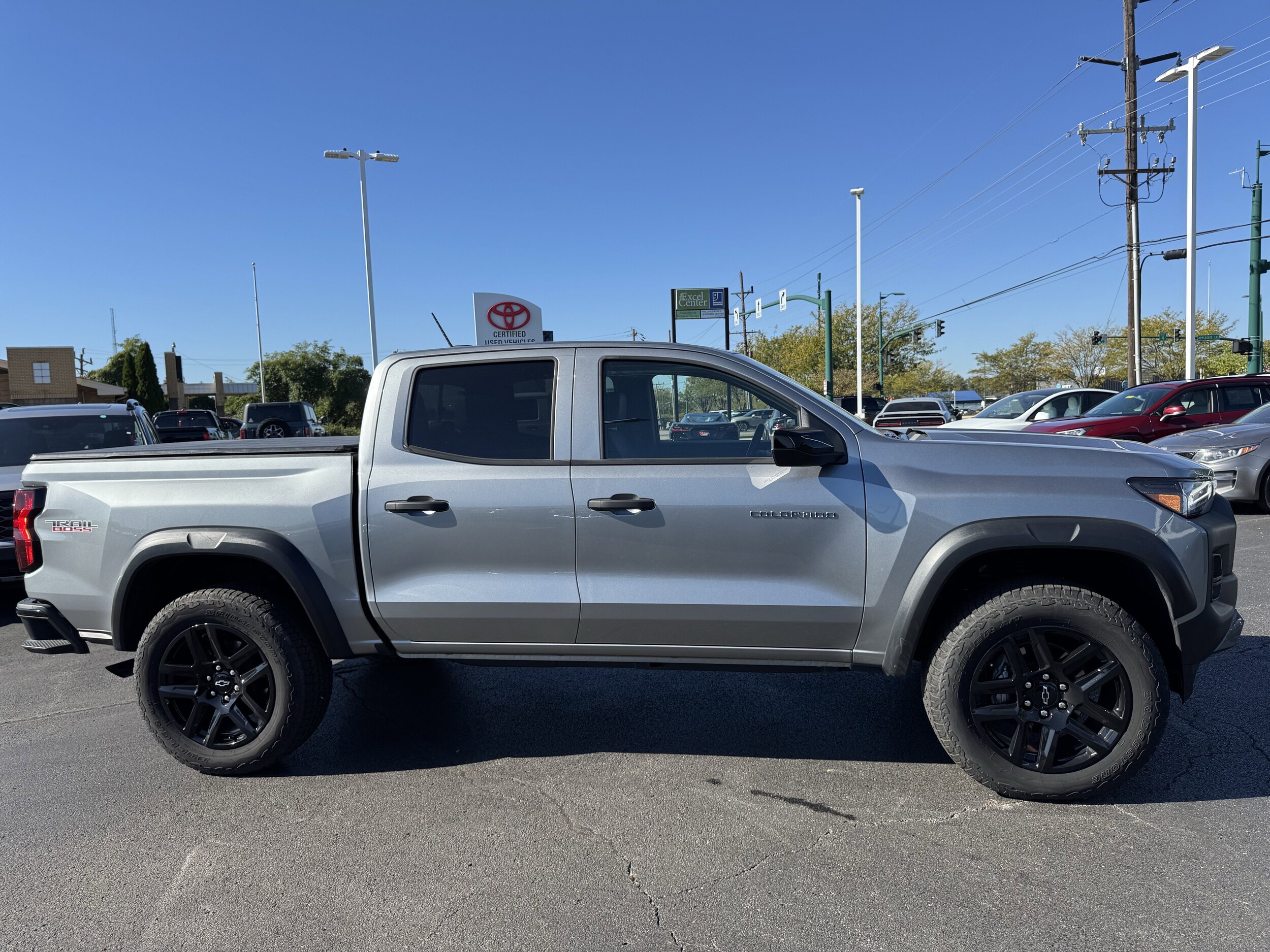 2024 Chevrolet Colorado Trail Boss photo 2