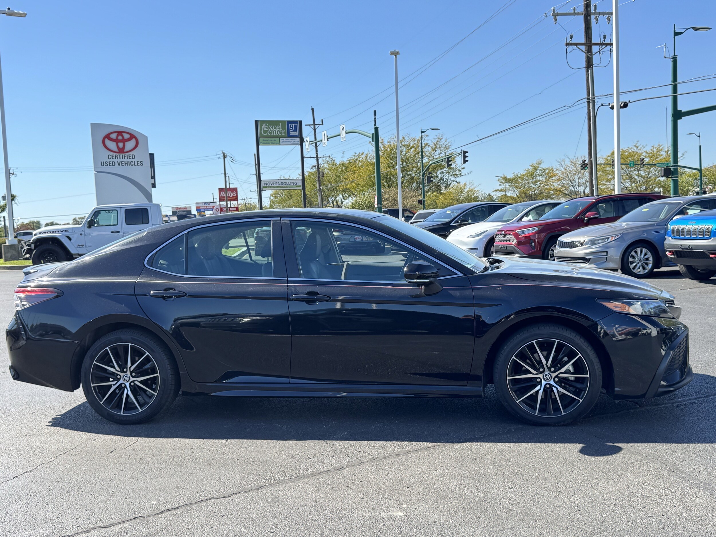 2023 Toyota Camry SE photo 2
