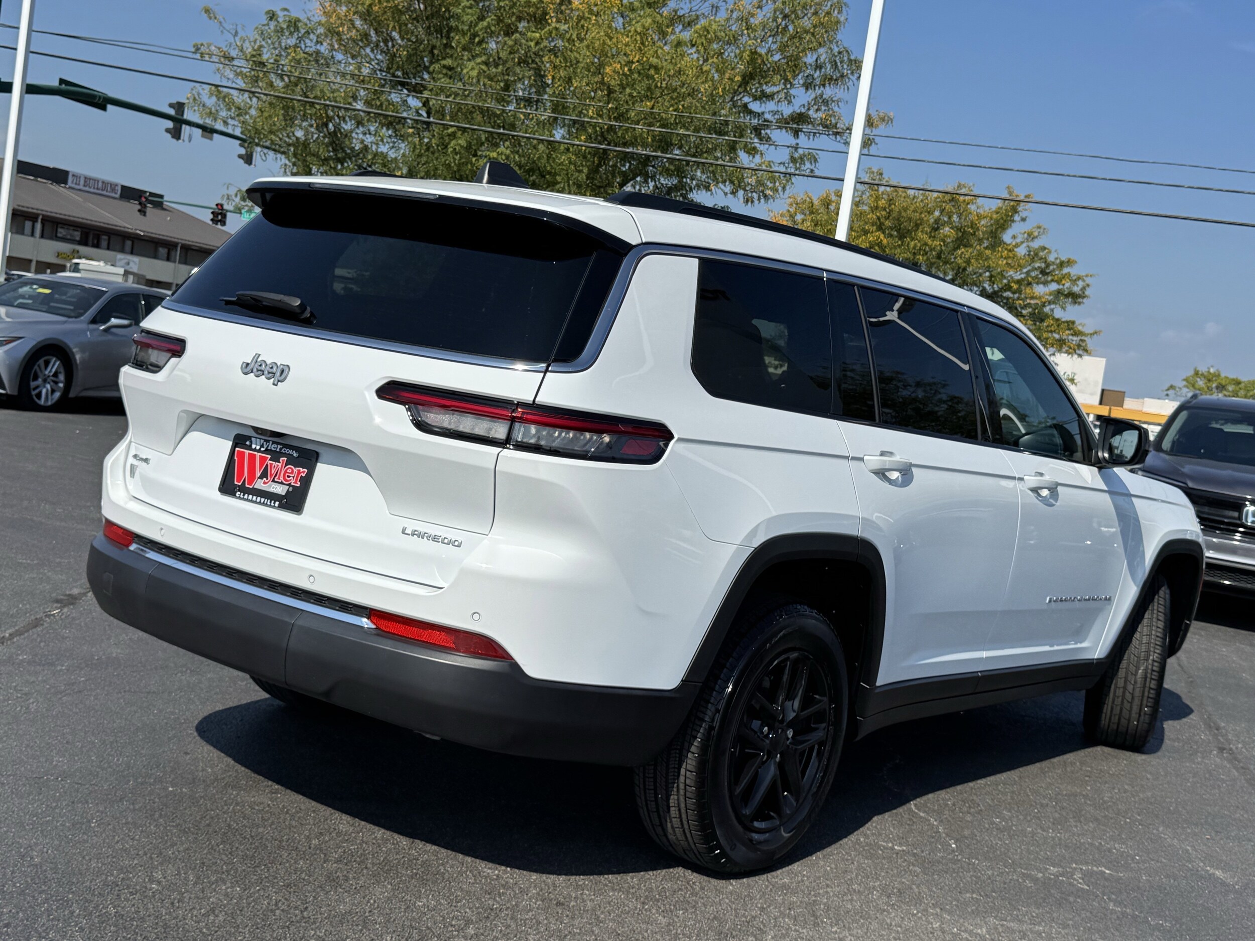 2024 Jeep Grand Cherokee Laredo X photo 3
