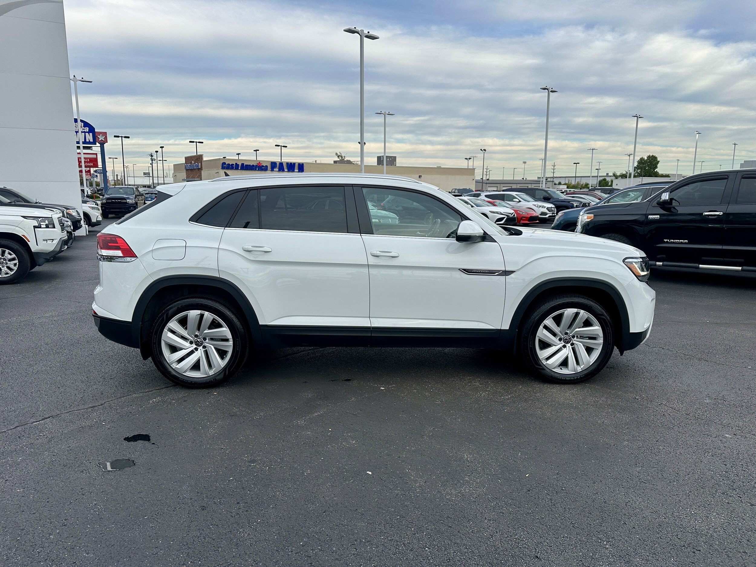 2023 Volkswagen Atlas Cross Sport SE photo 3