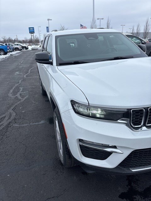 2022 Jeep Grand Cherokee Limited photo 2