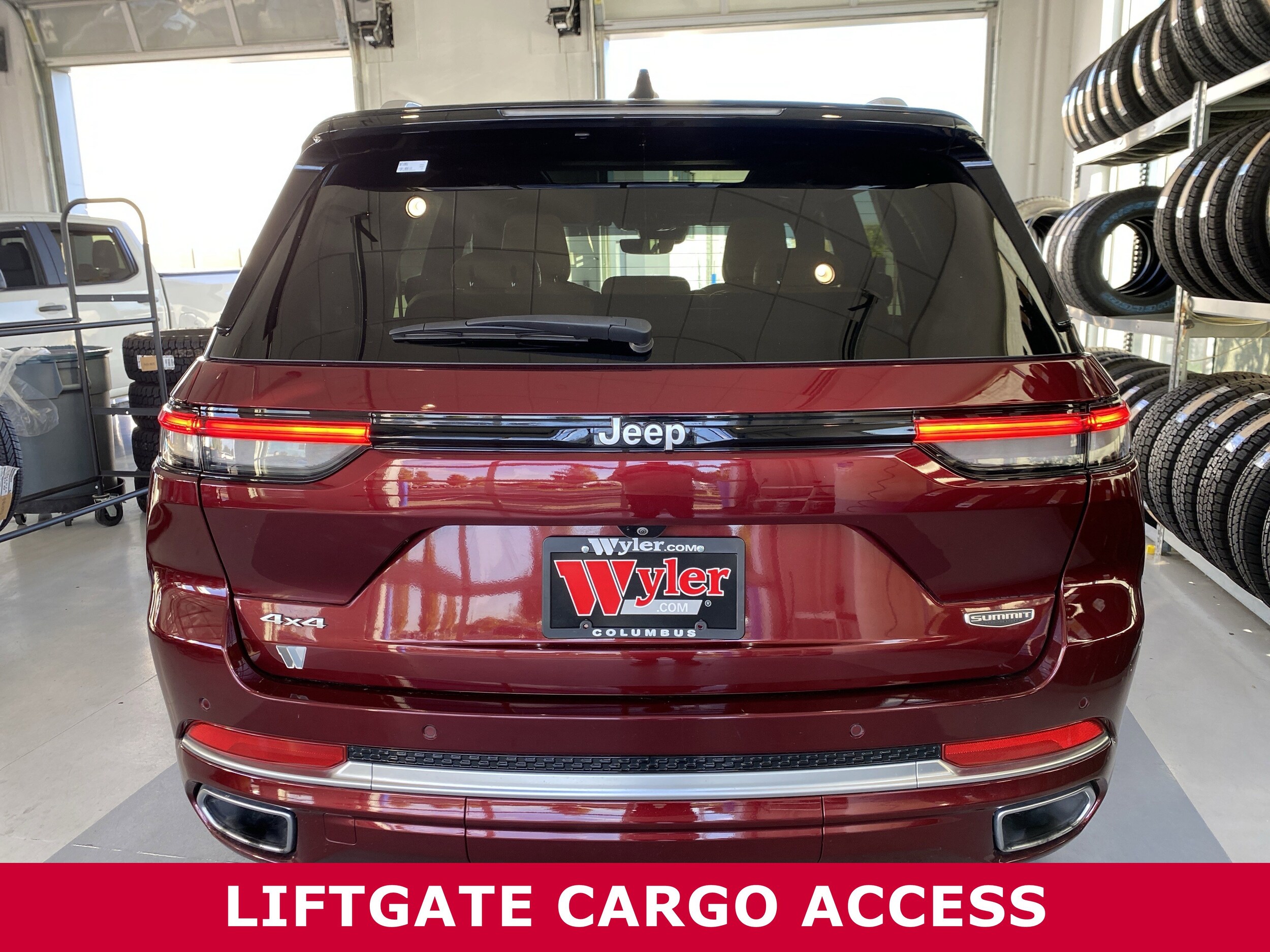 2023 Jeep Grand Cherokee Summit photo 4