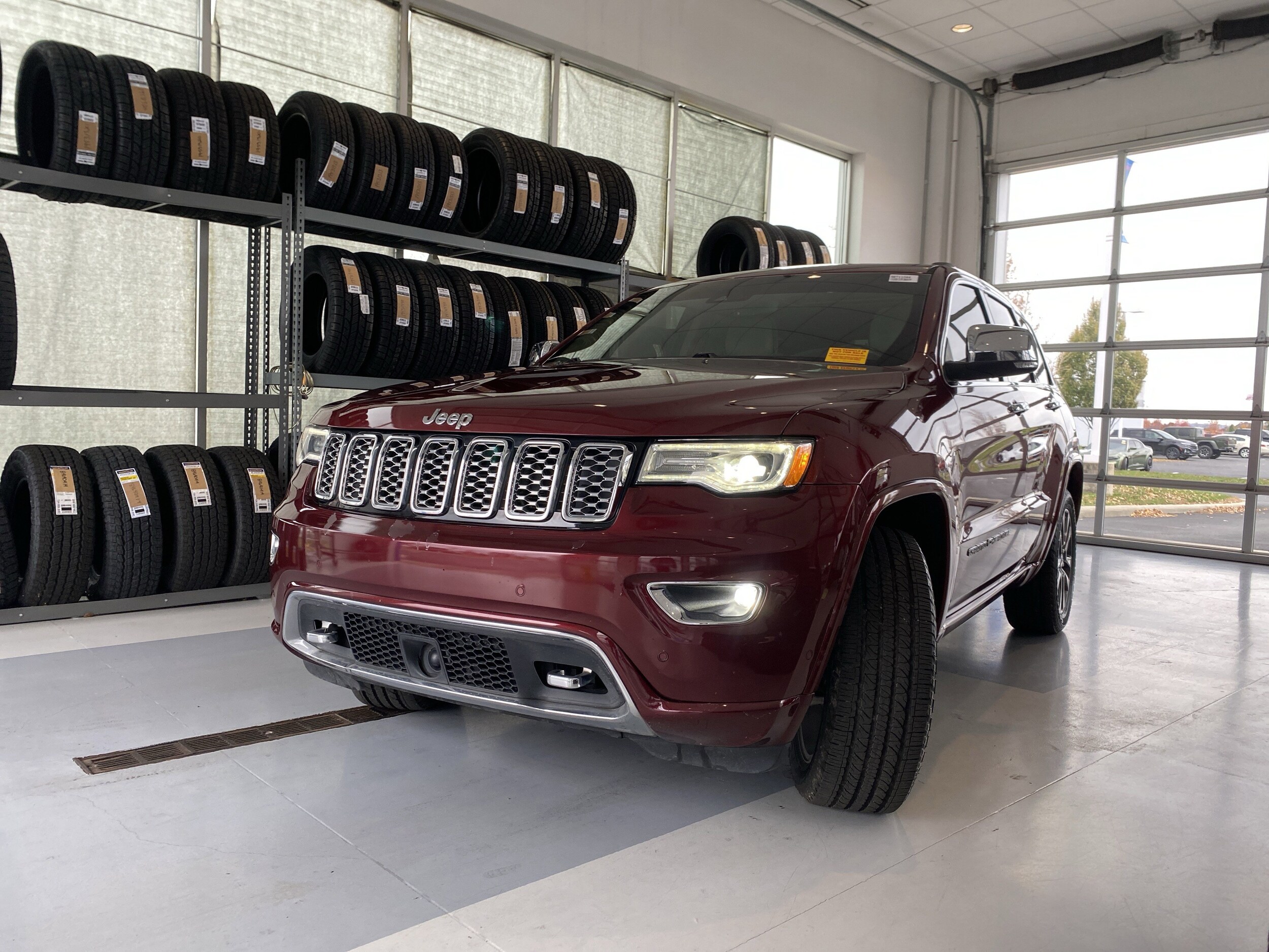 2018 Jeep Grand Cherokee Overland photo 2