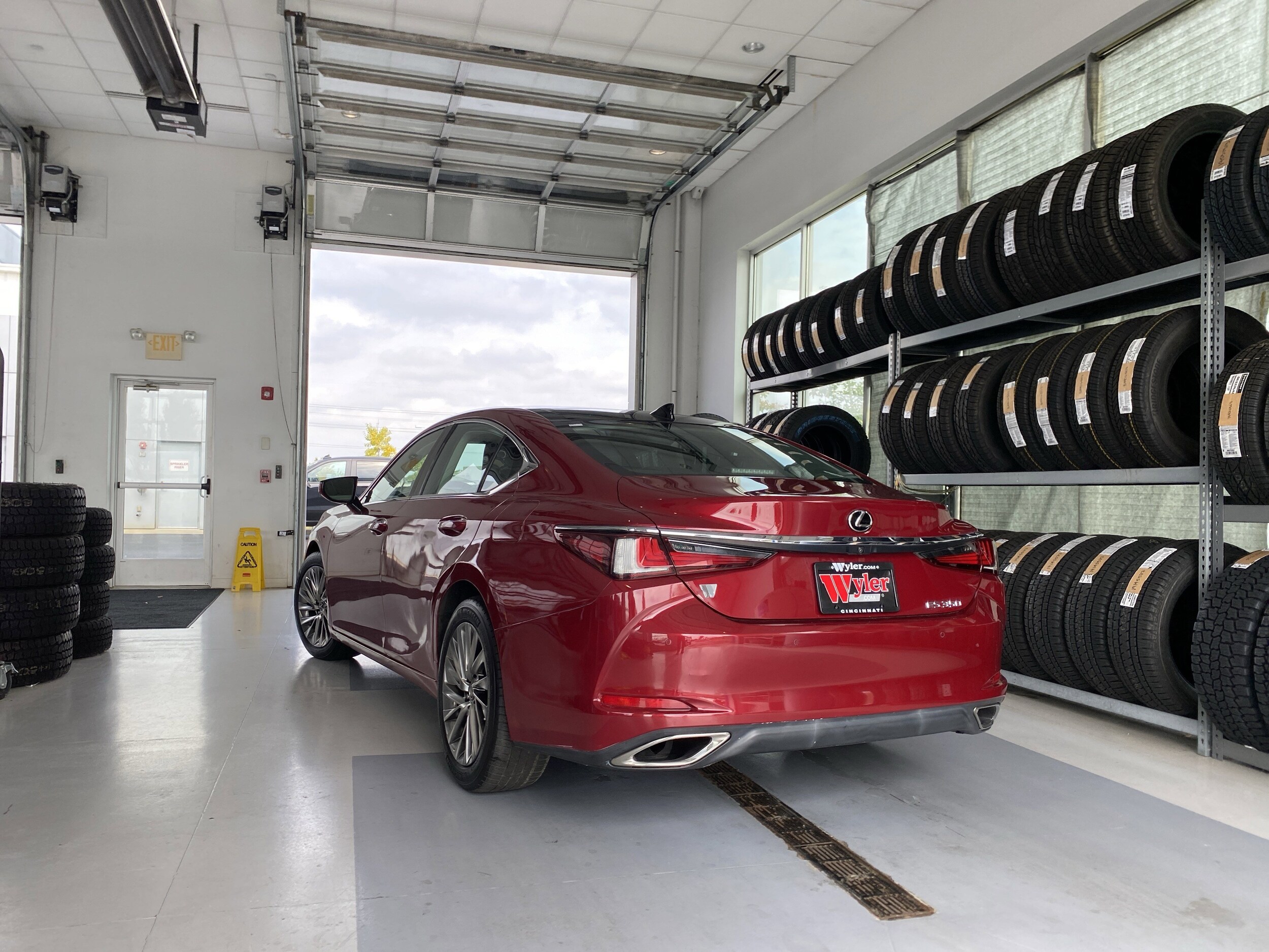 2019 Lexus ES 350 Luxury photo 3