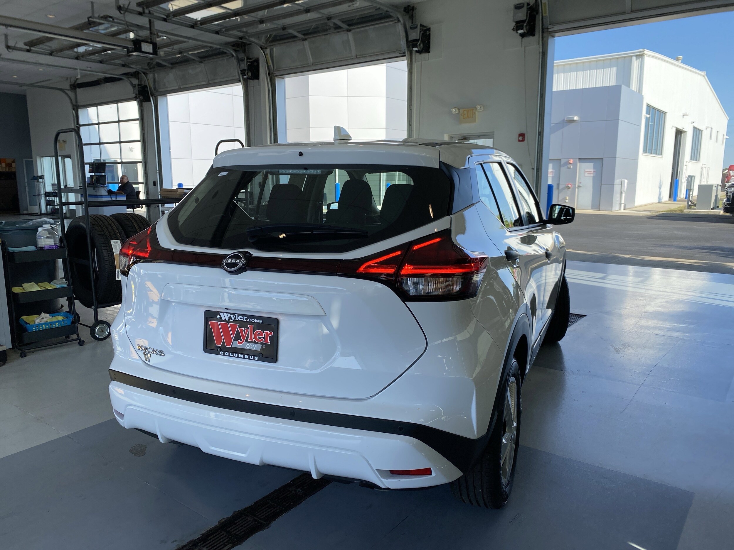 2023 Nissan Kicks S photo 2