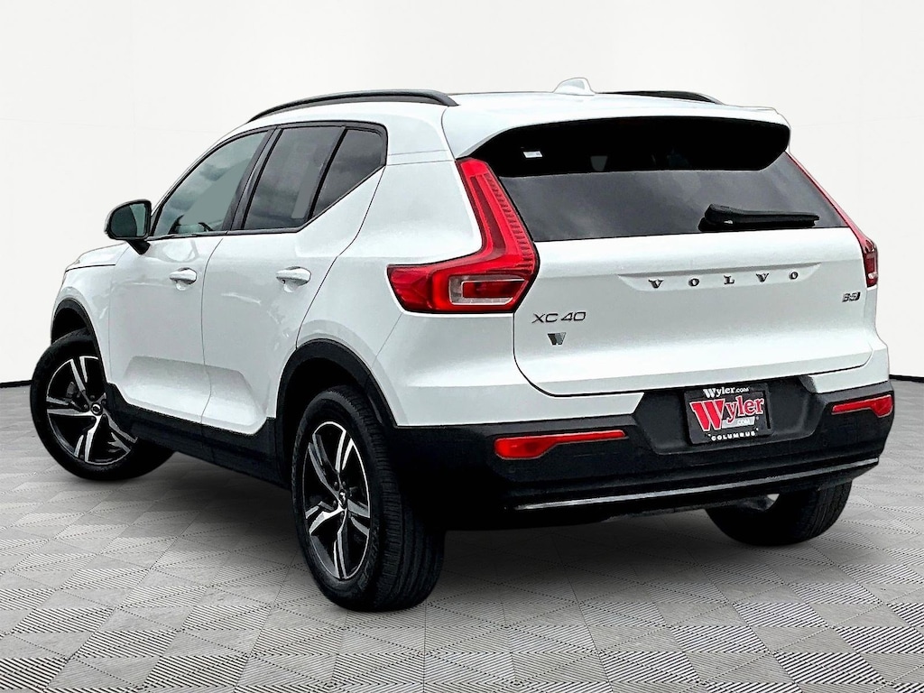 Used 2023 Volvo XC40 B5 AWD Plus Dark Theme SUV