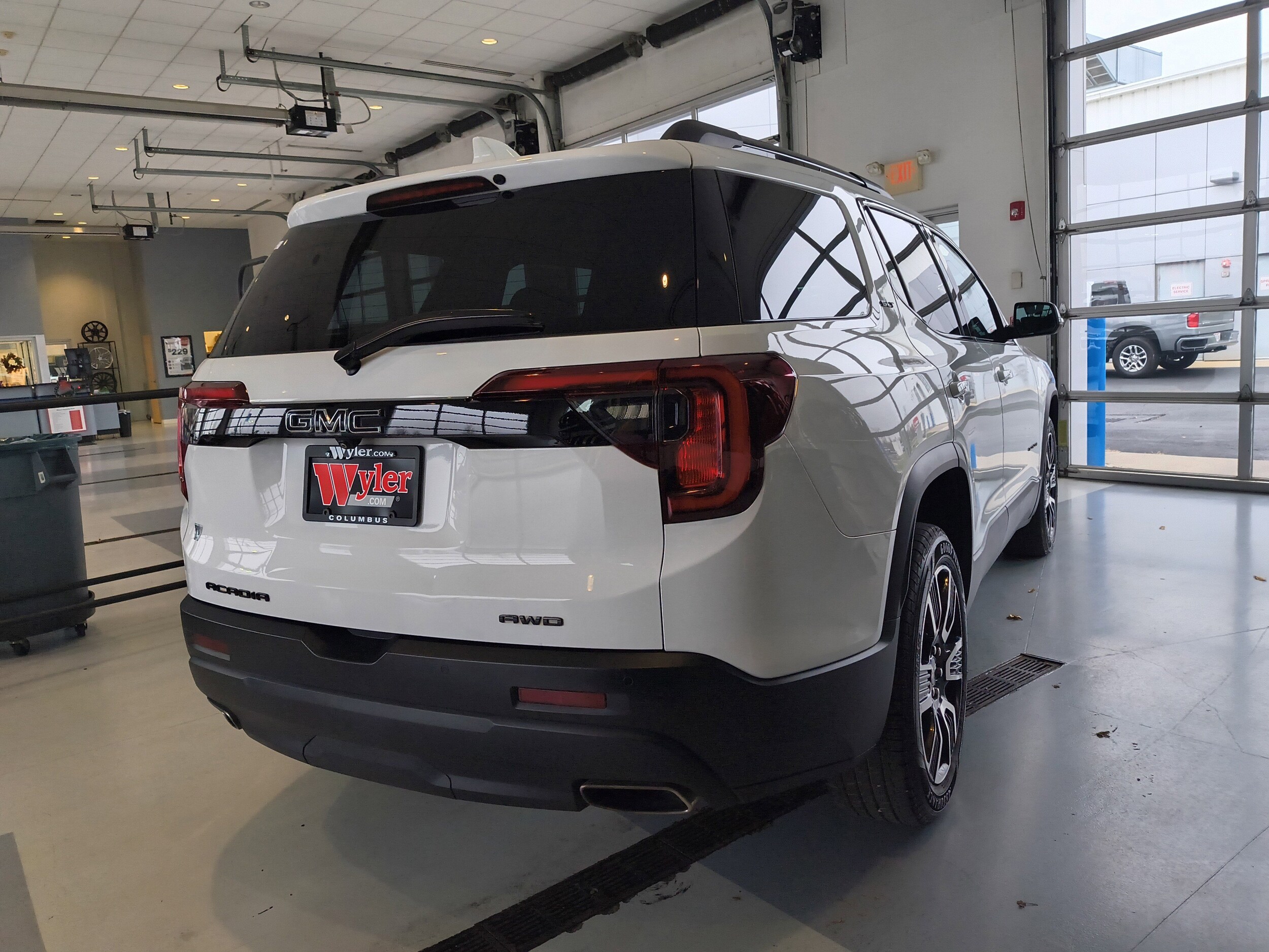 2021 Gmc Acadia SLT photo 2