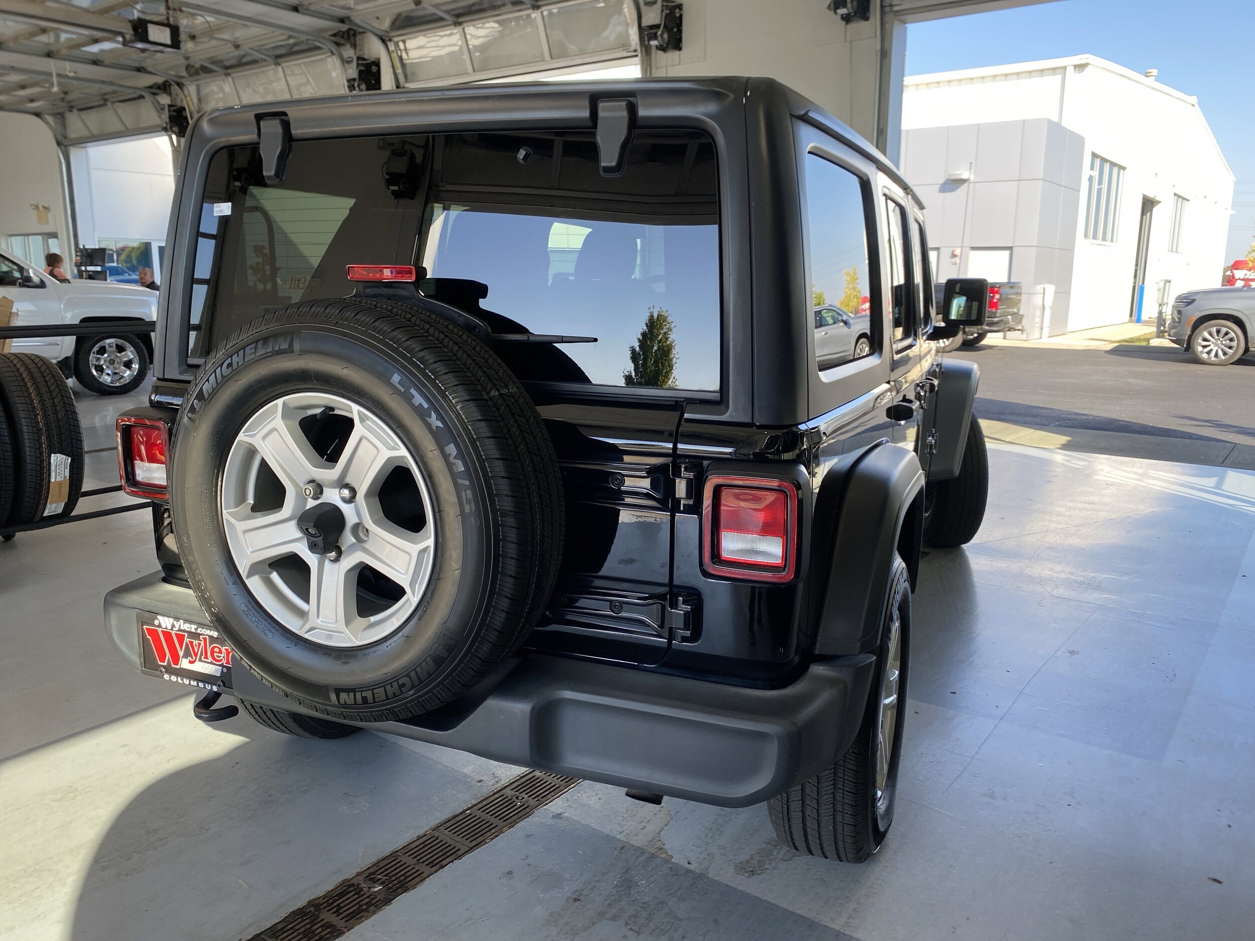 2018 Jeep Wrangler Unlimited Sport S photo 3