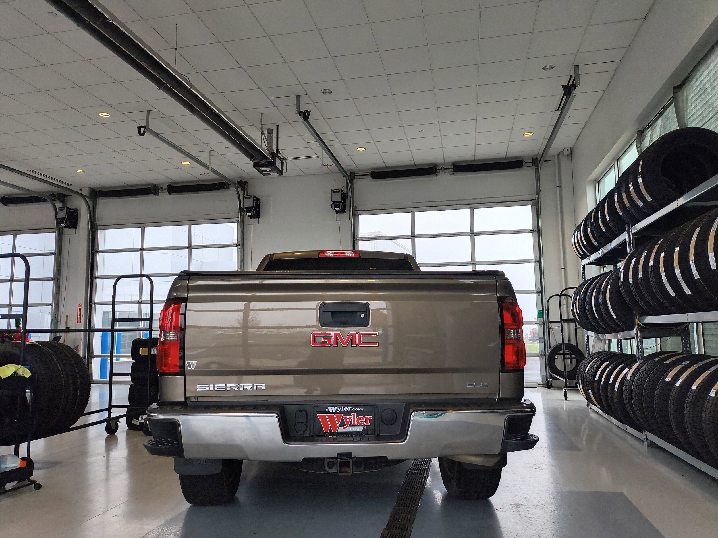 2015 Gmc Sierra 1500 SLE photo 2