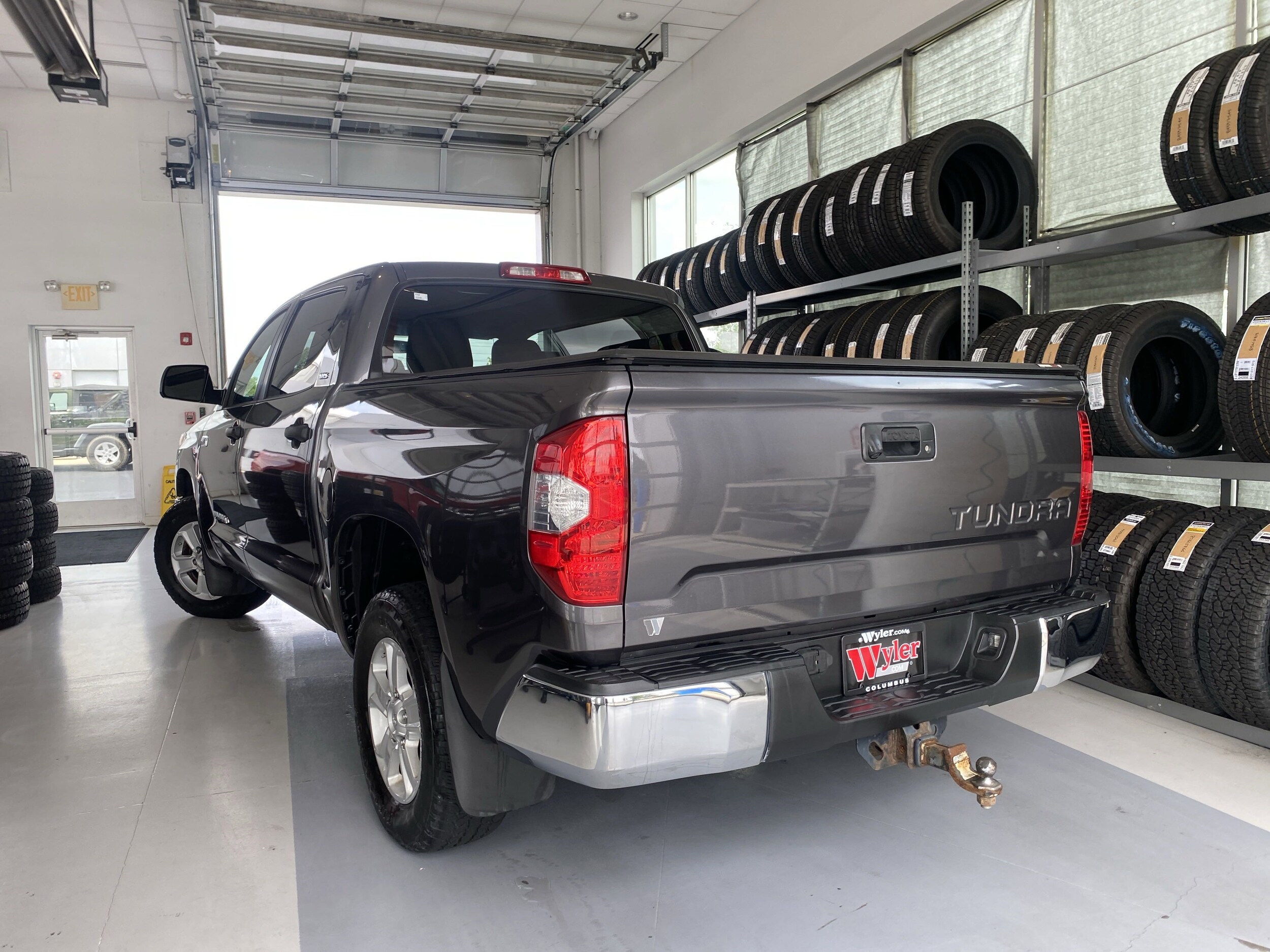 2016 Toyota Tundra CrewMax SR5 photo 3