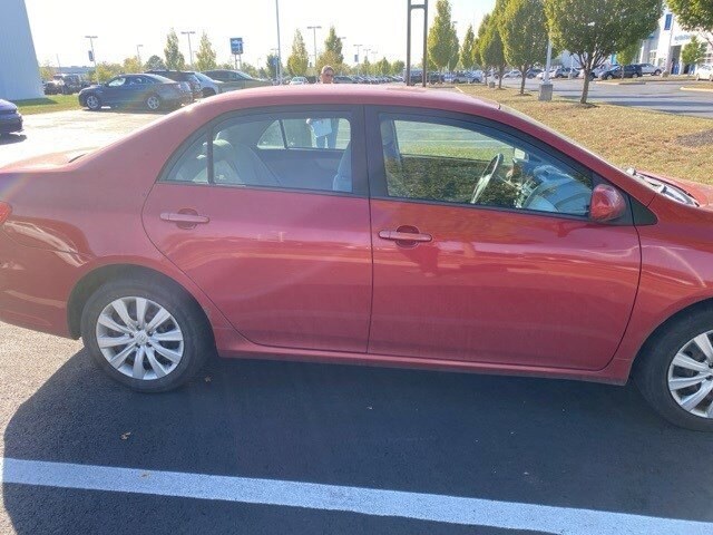 2012 Toyota Corolla LE photo 4
