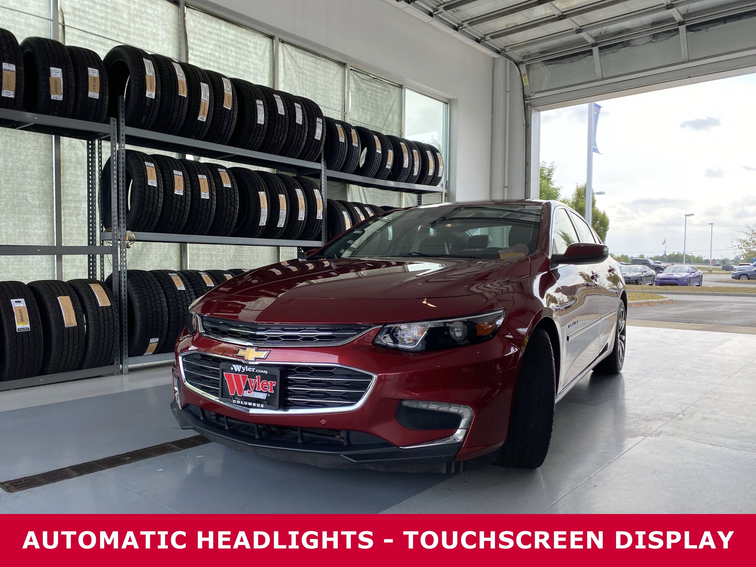 2017 Chevrolet Malibu 1LT photo 2