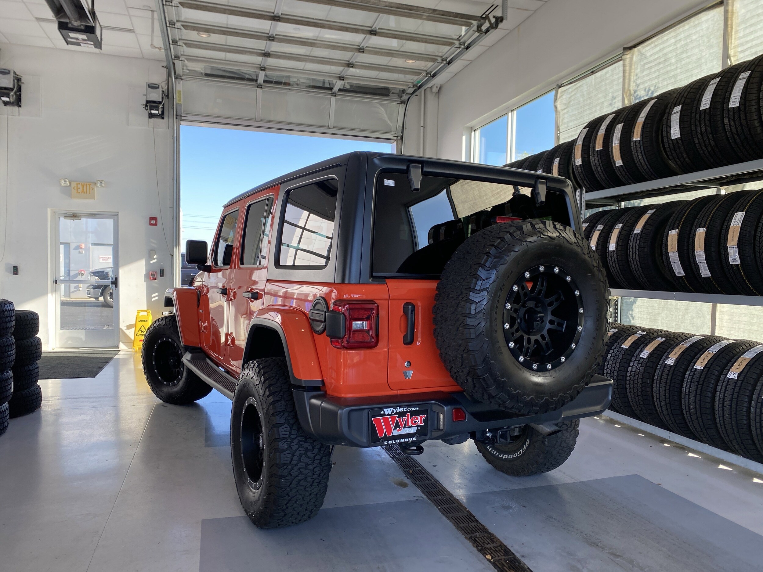 2019 Jeep Wrangler Unlimited Sahara photo 3
