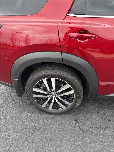 2025 Nissan Pathfinder Platinum photo 3