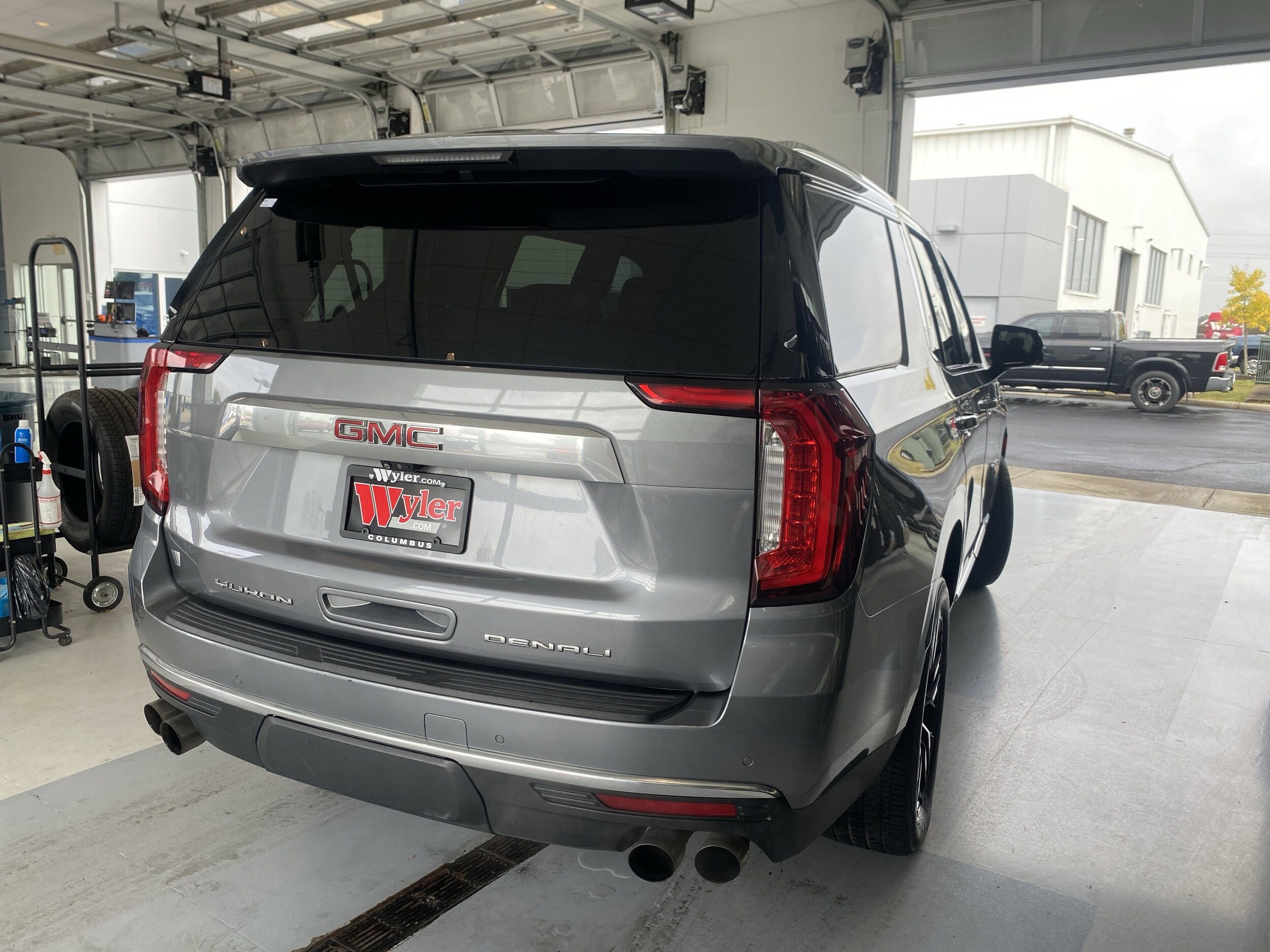 2021 Gmc Yukon Denali photo 2
