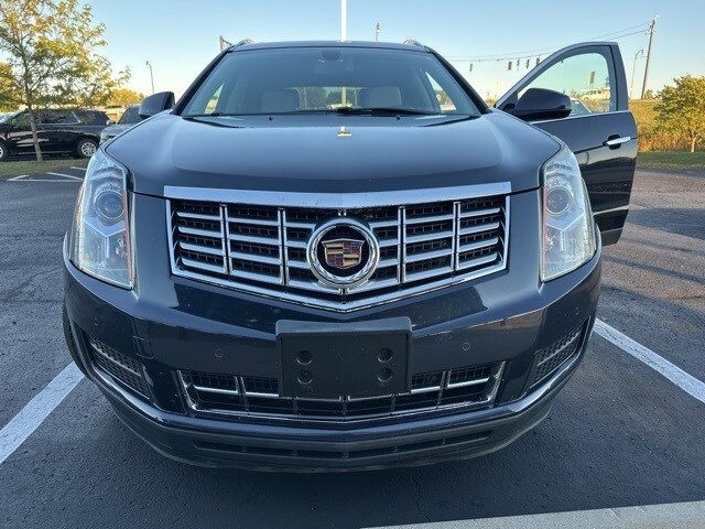 2016 Cadillac SRX Luxury photo 2