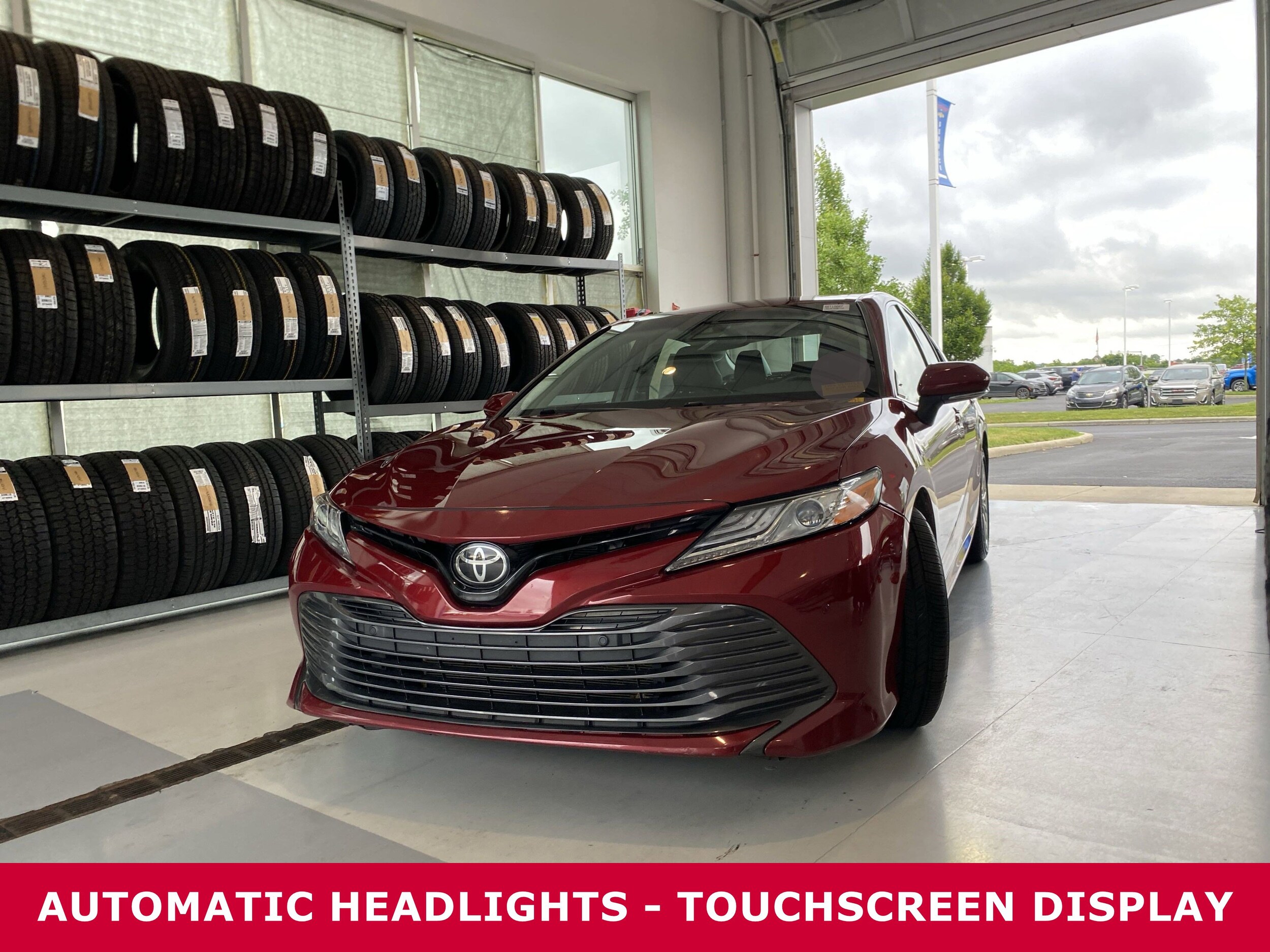 2018 Toyota Camry XLE photo 2