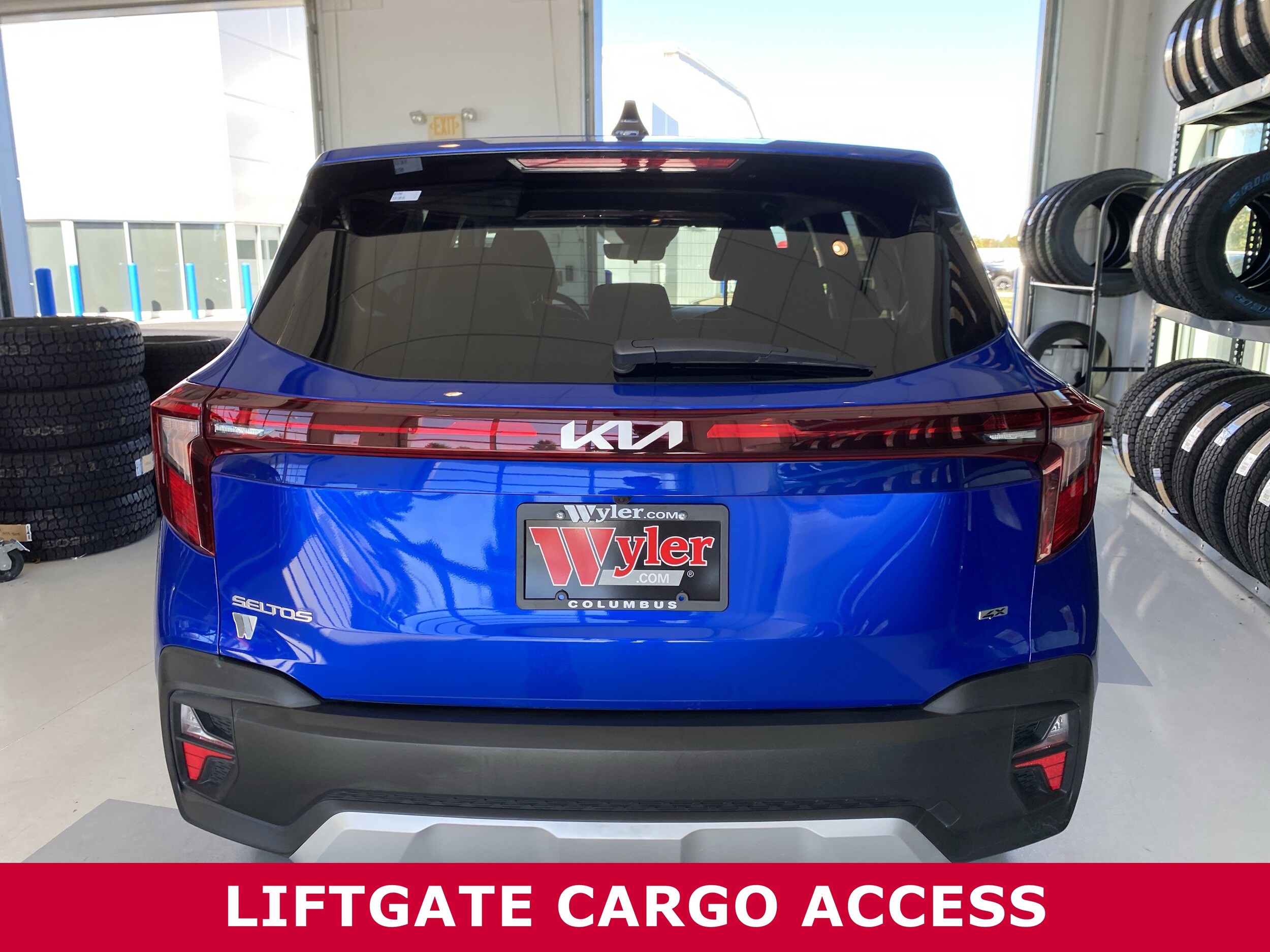 2024 Kia Seltos LX photo 2