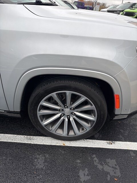 2022 Jeep Grand Wagoneer II photo 2