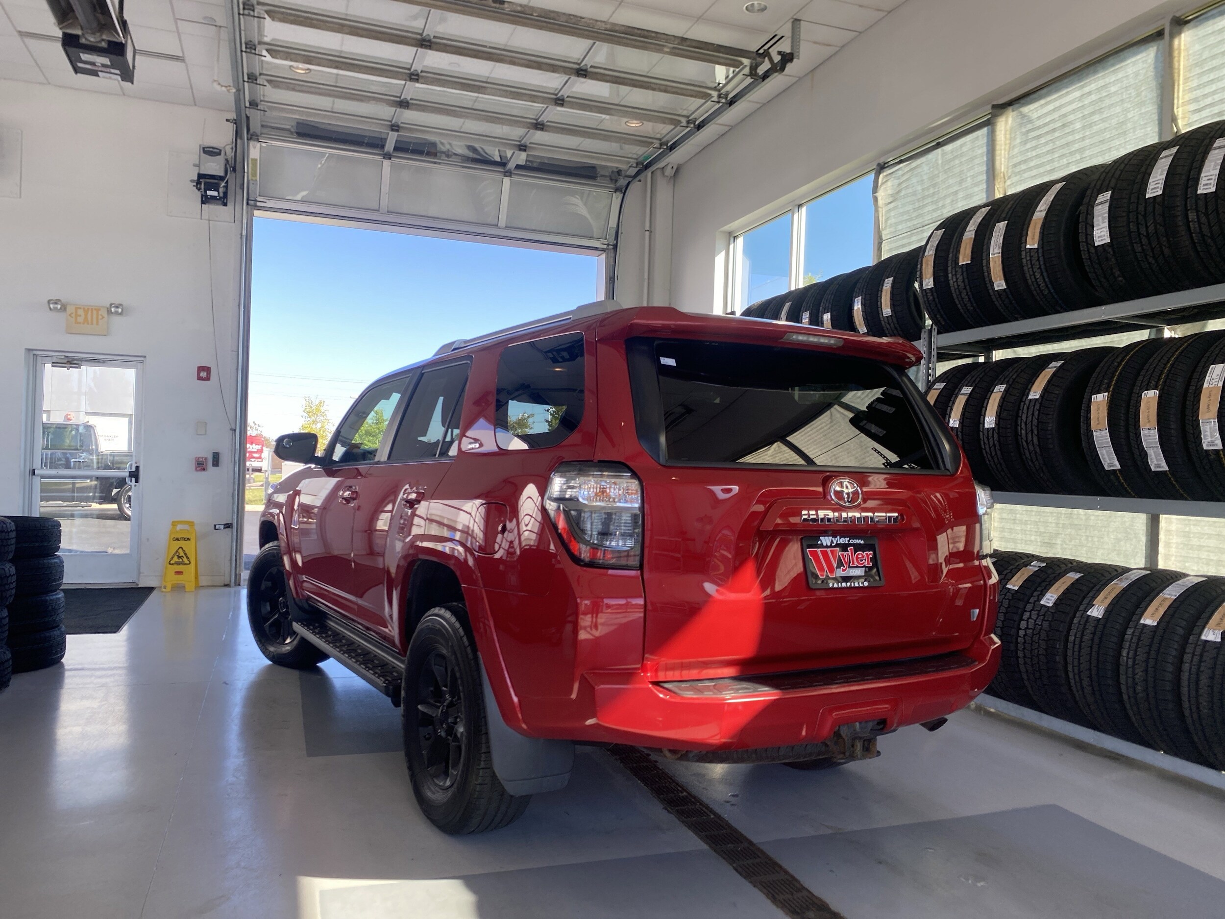 2016 Toyota 4Runner 4WD V6 SR5 photo 3