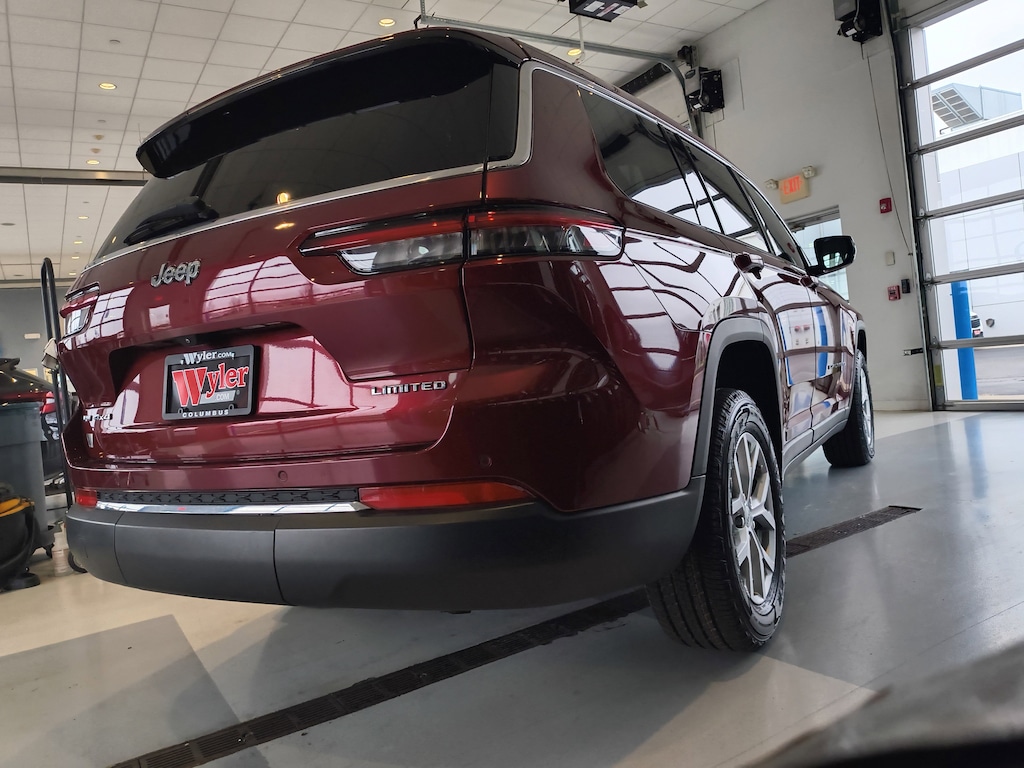 Used 2022 Jeep Grand Cherokee L Limited 4x4 SUV