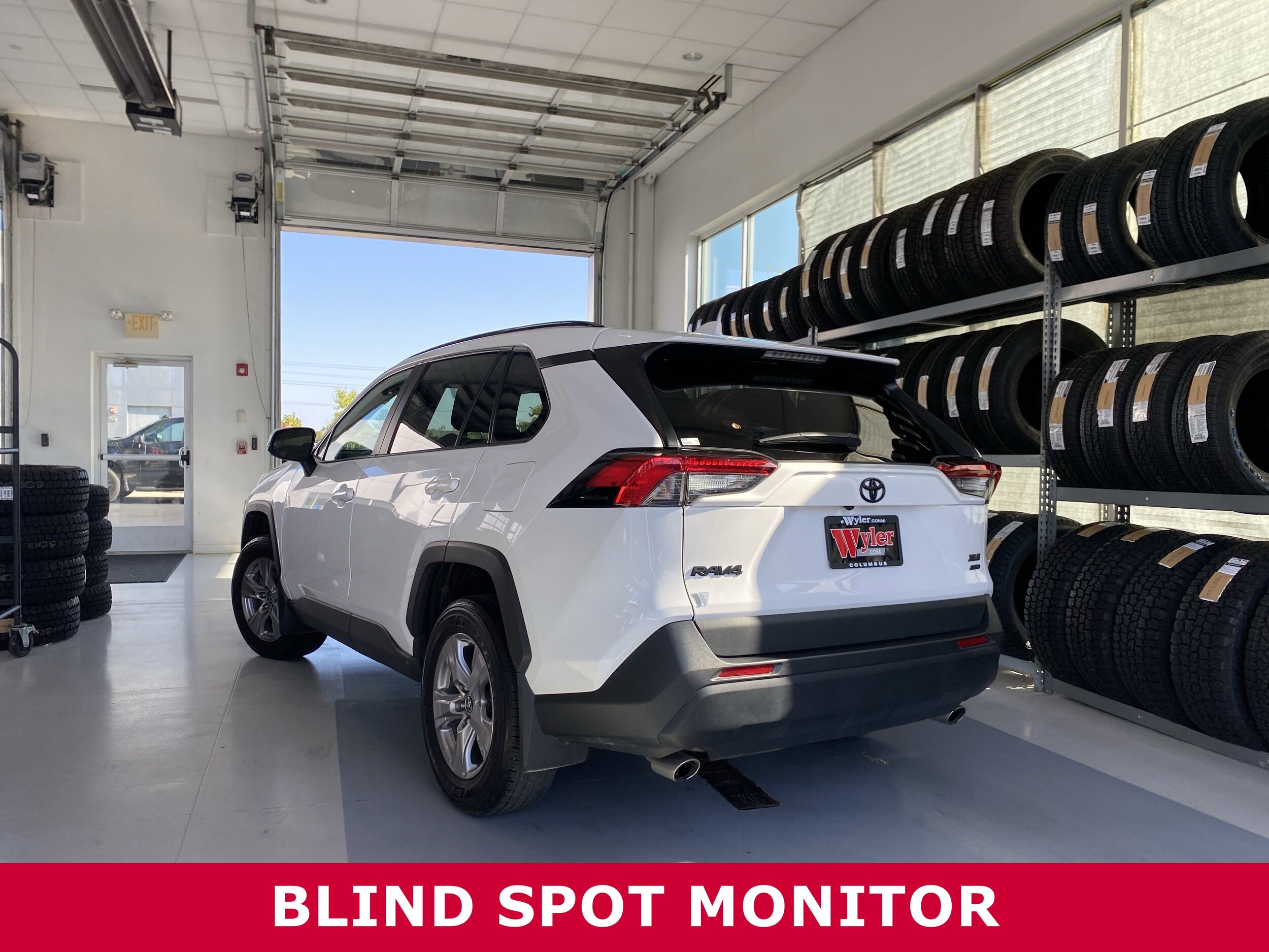 2023 Toyota RAV4 XLE photo 2