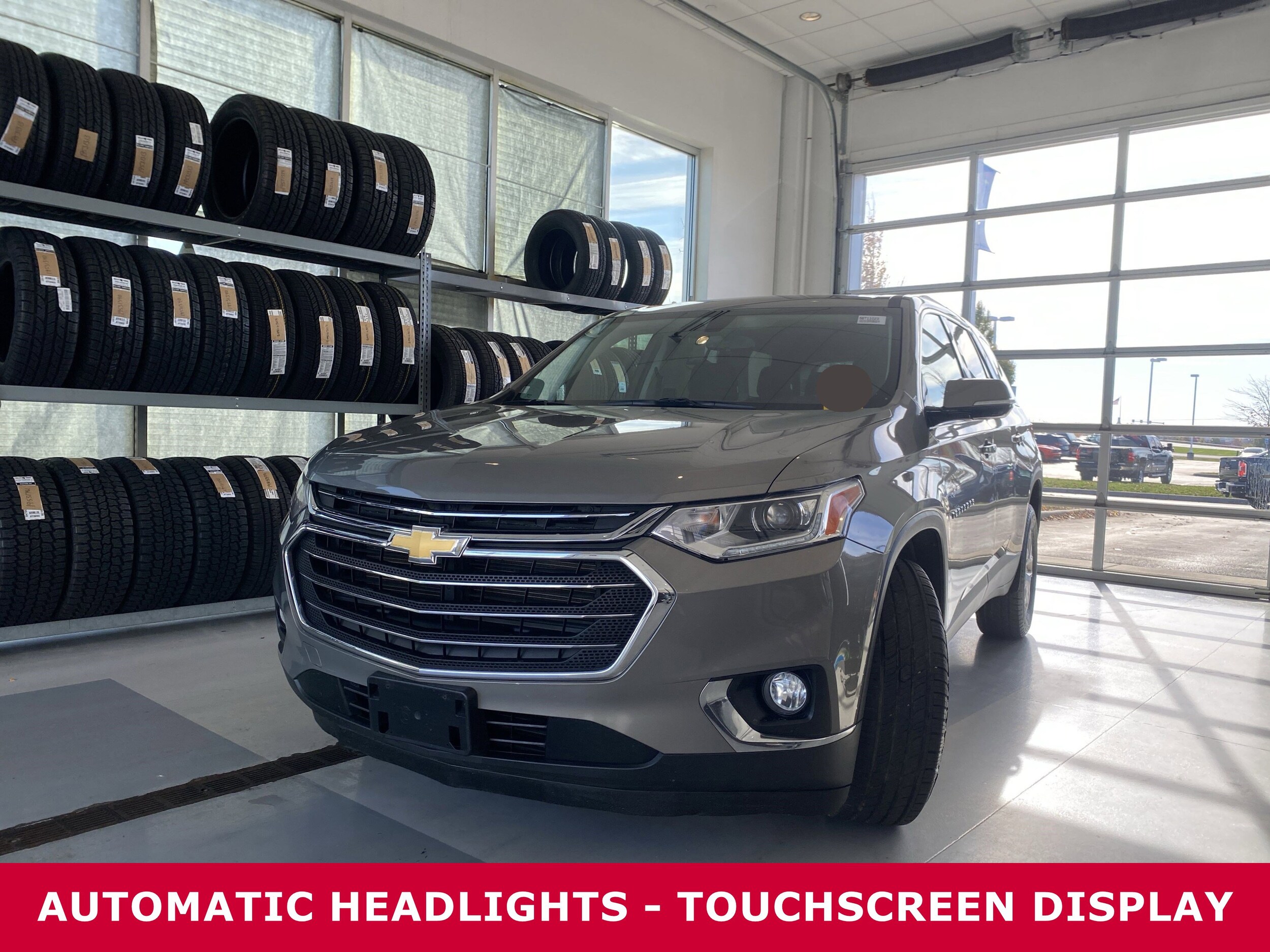 2018 Chevrolet Traverse Cloth 1LT photo 2