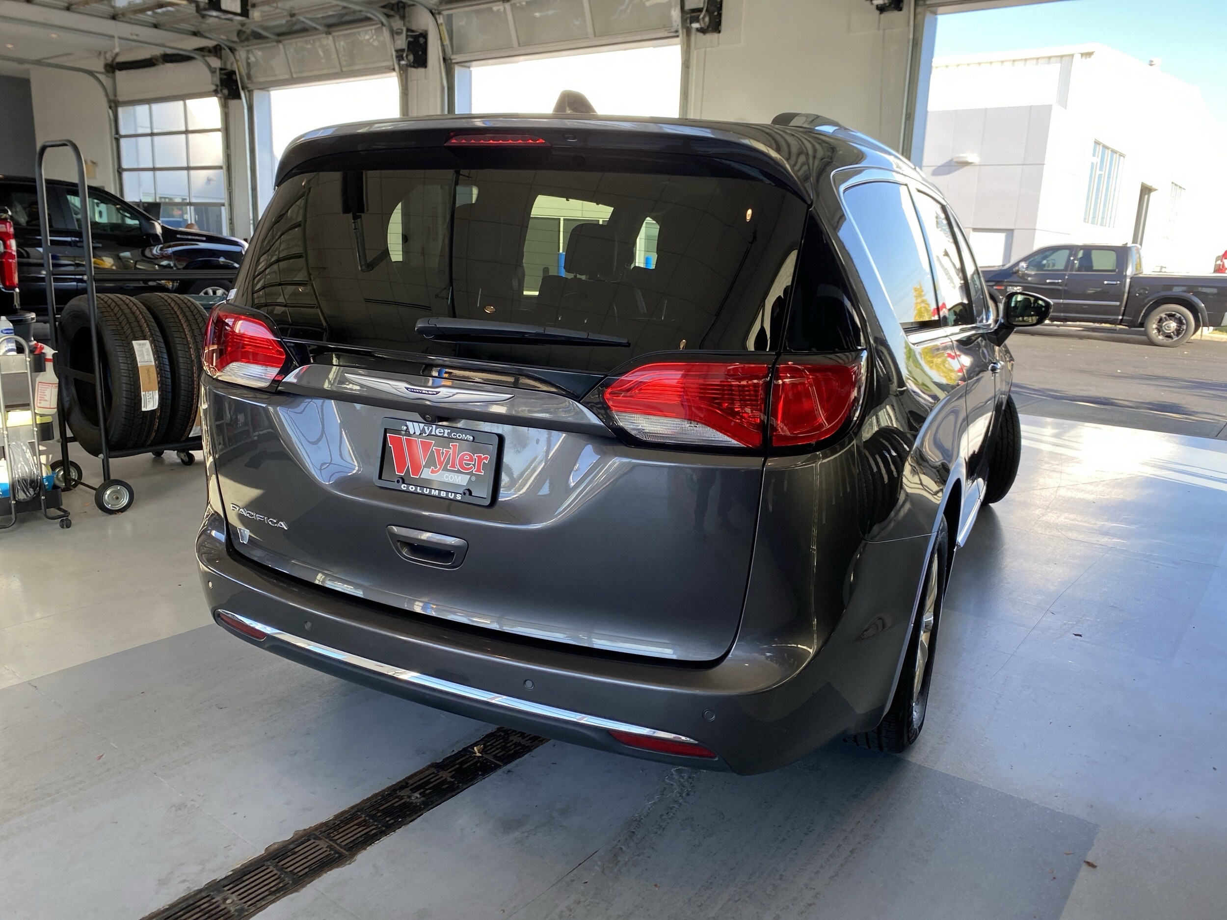 2019 Chrysler Pacifica Touring L photo 4