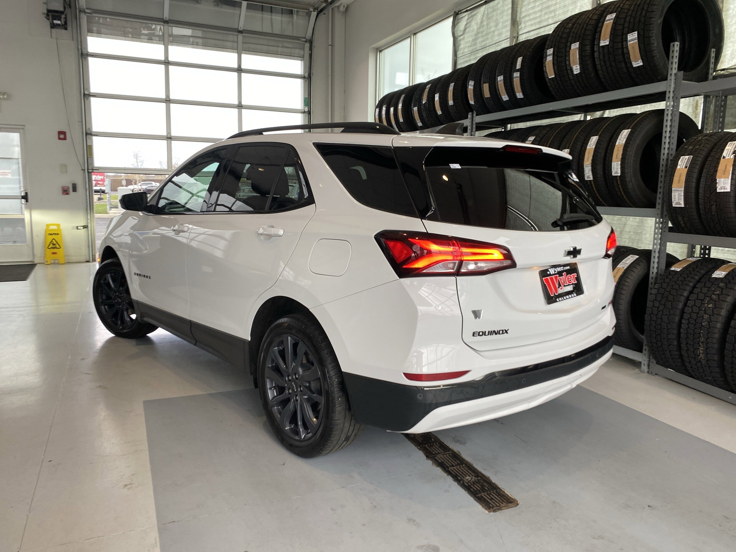 2022 Chevrolet Equinox RS photo 2