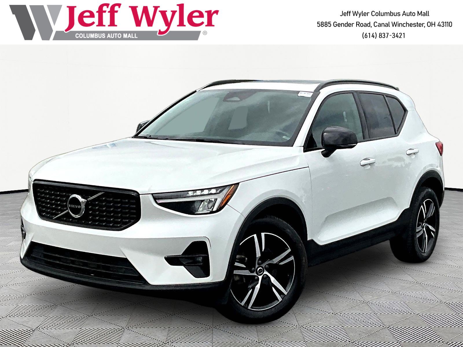 2023 Volvo XC40 B5 Plus Dark AWD's photo