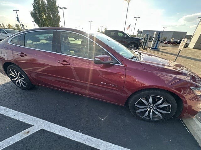 2017 Chevrolet Malibu 1LT photo 4