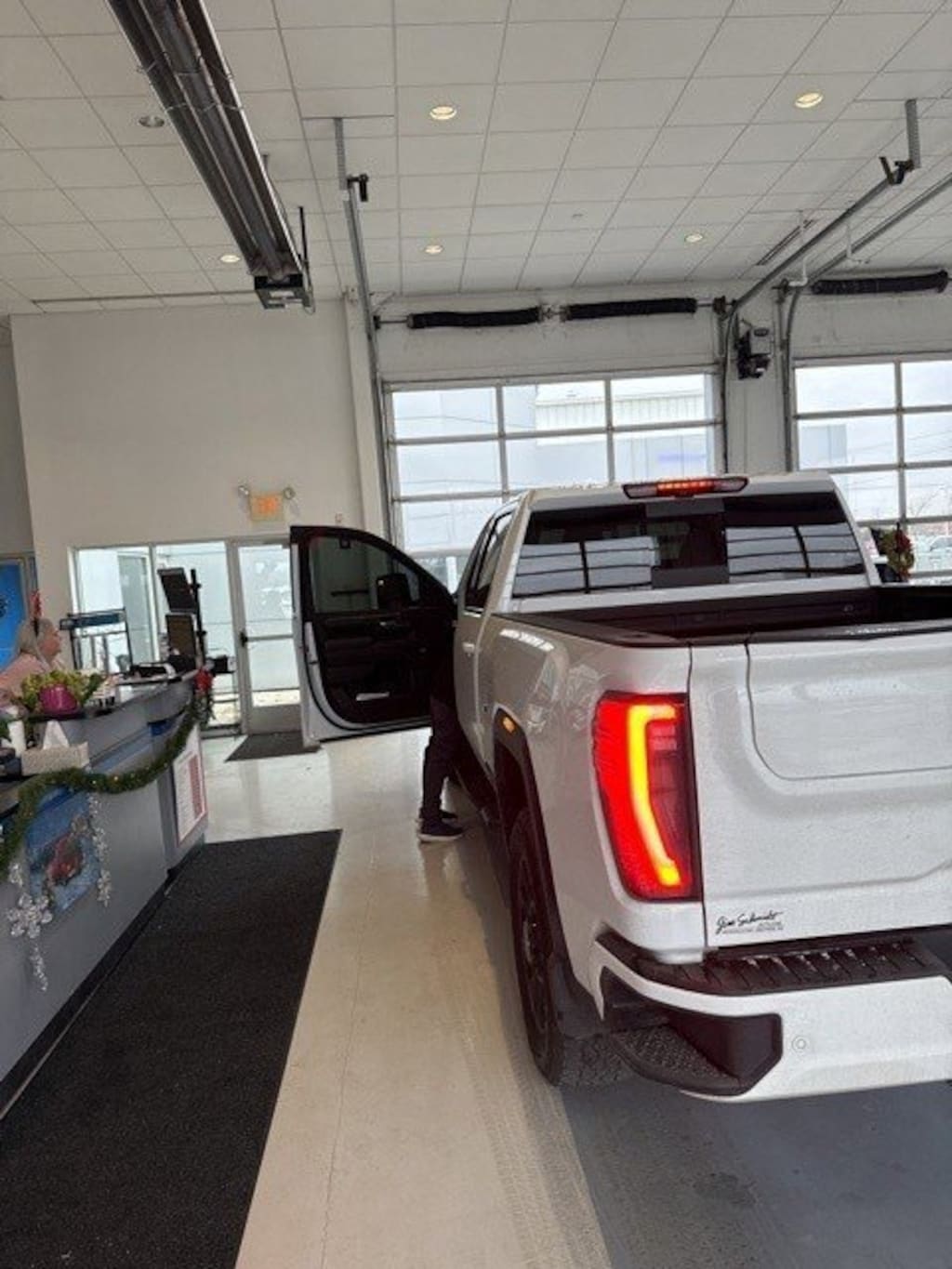 Used 2024 GMC Sierra 2500HD 4WD Crew Cab 159 AT4 Truck Crew Cab