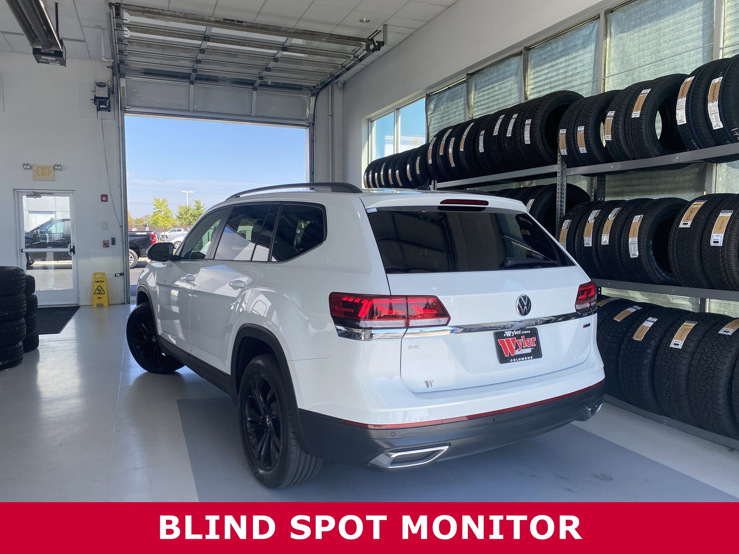 2022 Volkswagen Atlas SE Technology photo 2