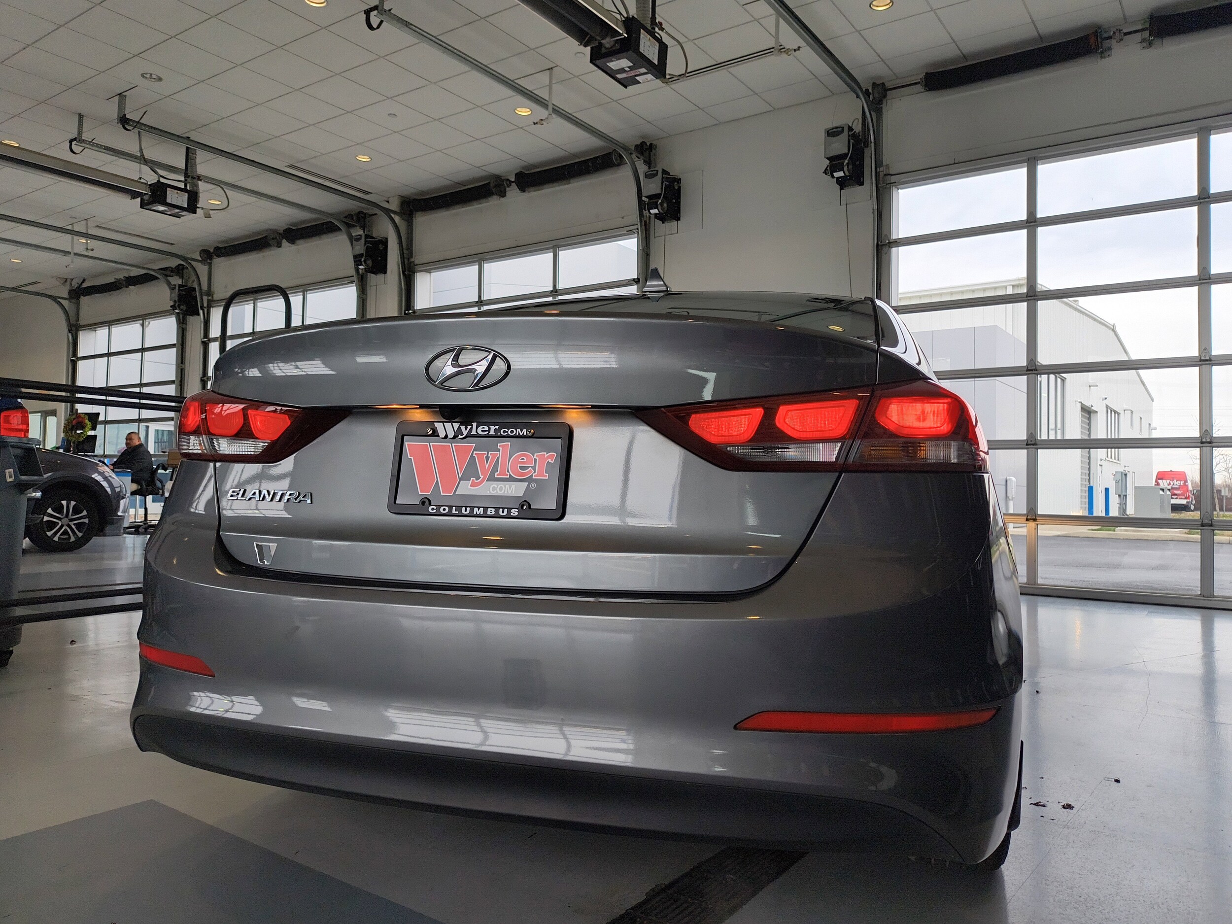 2018 Hyundai Elantra SEL photo 2