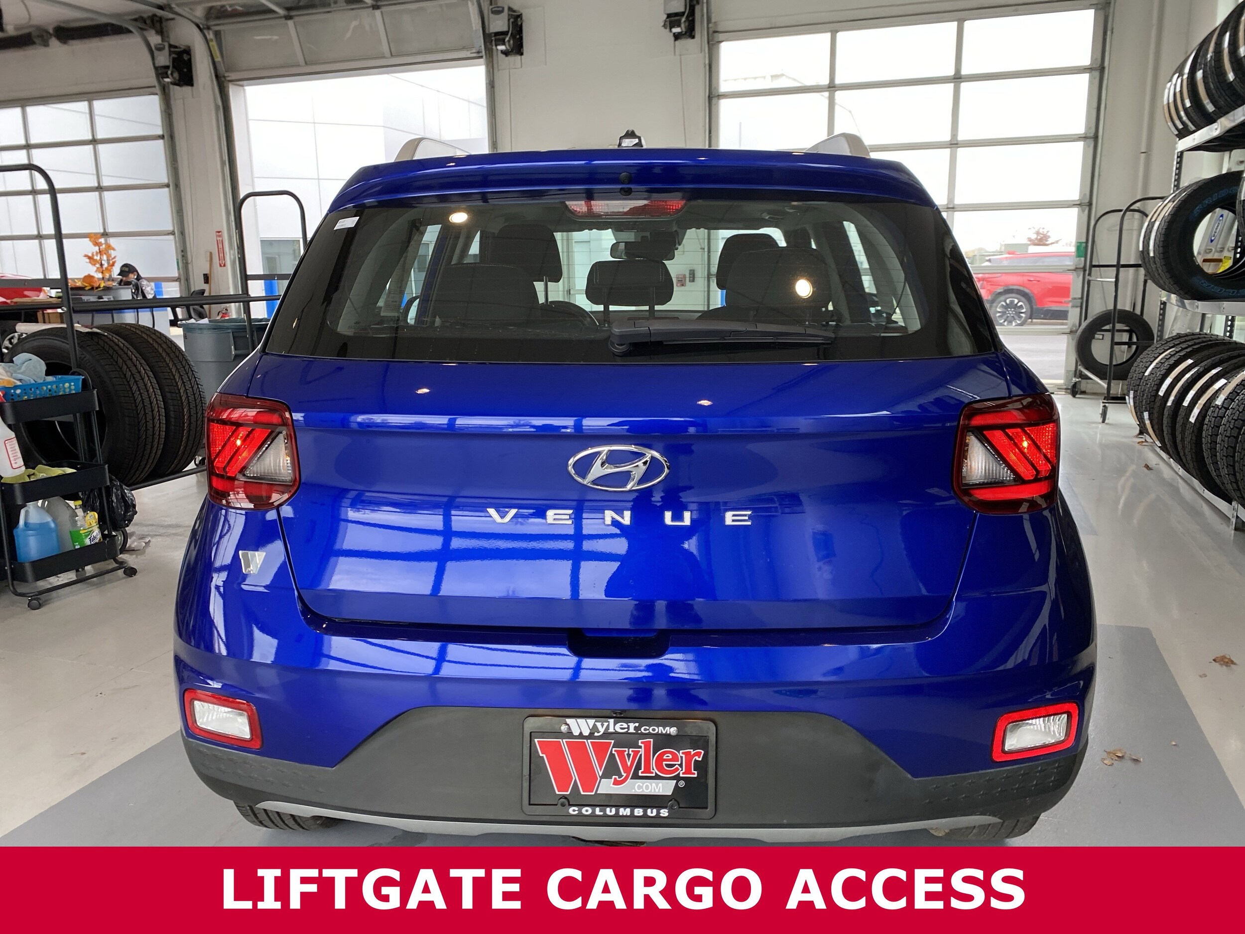 2025 Hyundai Venue SEL photo 4