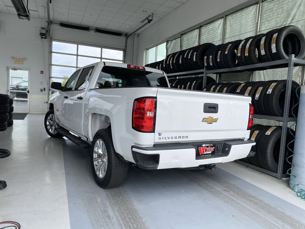 Used 2018 Chevrolet Silverado 1500 2WD Crew Cab 143.5 Custom Truck Crew Cab
