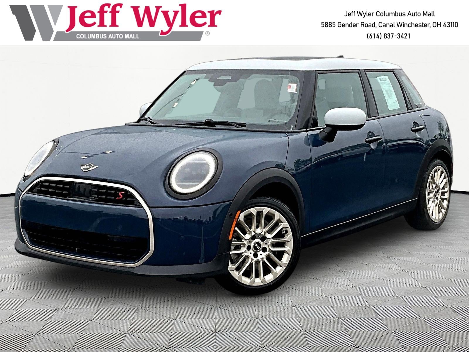 2025 MINI Hardtop Cooper S Signature's photo