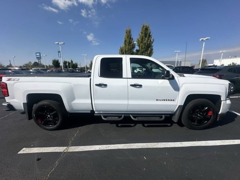 Used 2018 Chevrolet Silverado 1500 4WD Double Cab 143.5 LT w/2LT Truck Double Cab