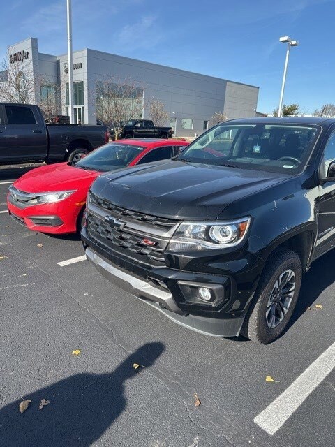 2022 Chevrolet Colorado Z71 photo 2