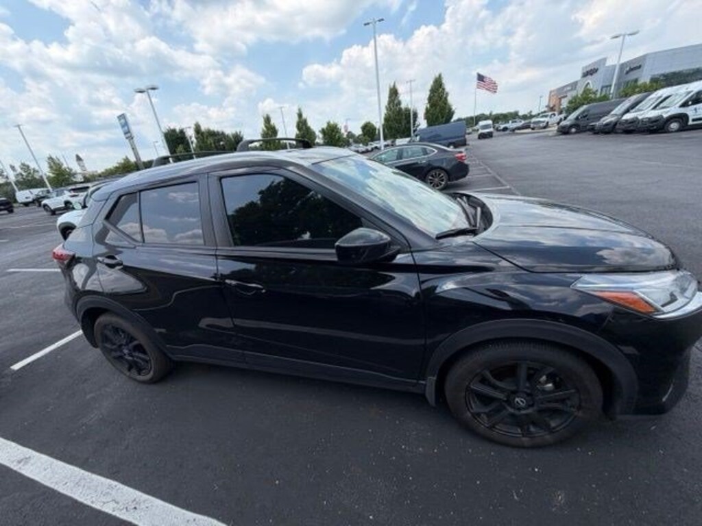 Used 2024 Nissan Kicks SV FWD SUV