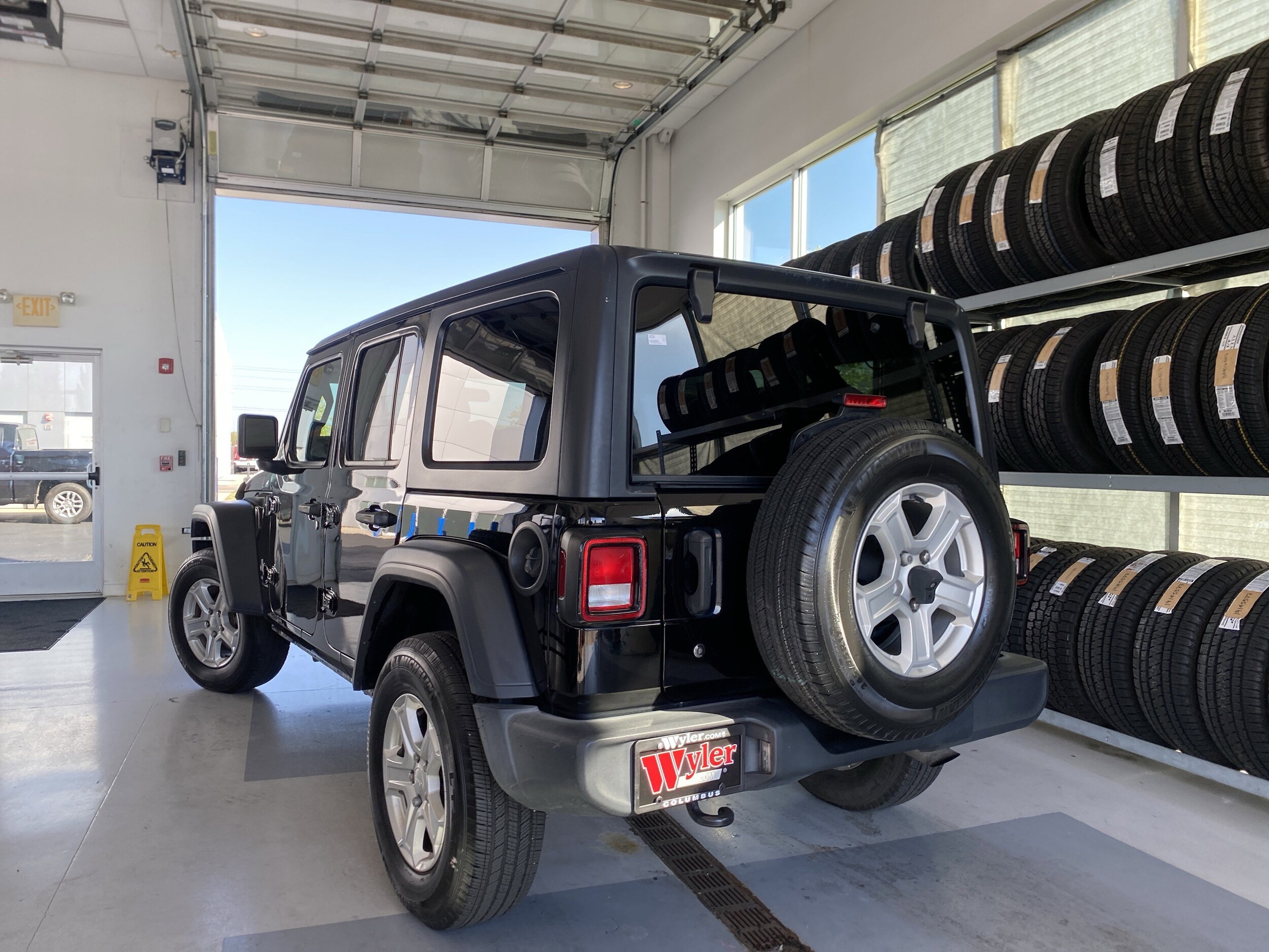 2018 Jeep Wrangler Unlimited Sport S photo 2